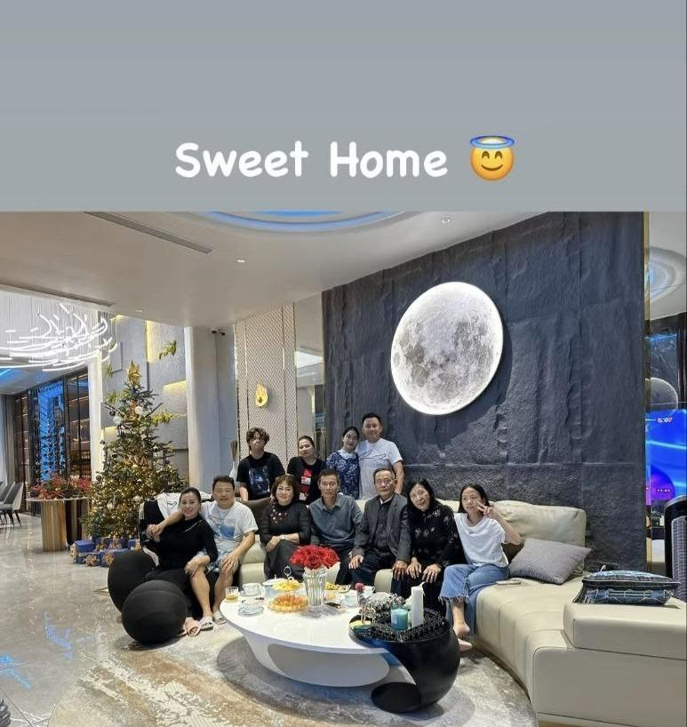 Mẹ bầu Phương Oanh trổ tài nấu ăn chiêu đãi gia đình 2 bên trong cơ ngơi mới, Shark Bình tấm tắc khen vợ-2