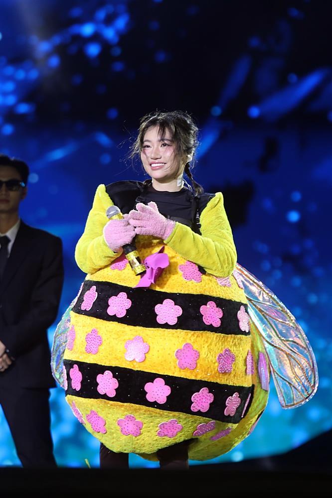 Voi Bản Đôn Anh Tú đăng quang Ca sĩ mặt nạ mùa 2, Trấn Thành nhận cúp Tai Vàng-2