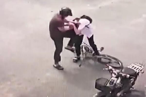 Vụ nam sinh lớp 9 bị bố bạn đánh: Tổn thương nội sọ, chấn thương quai hàm-4