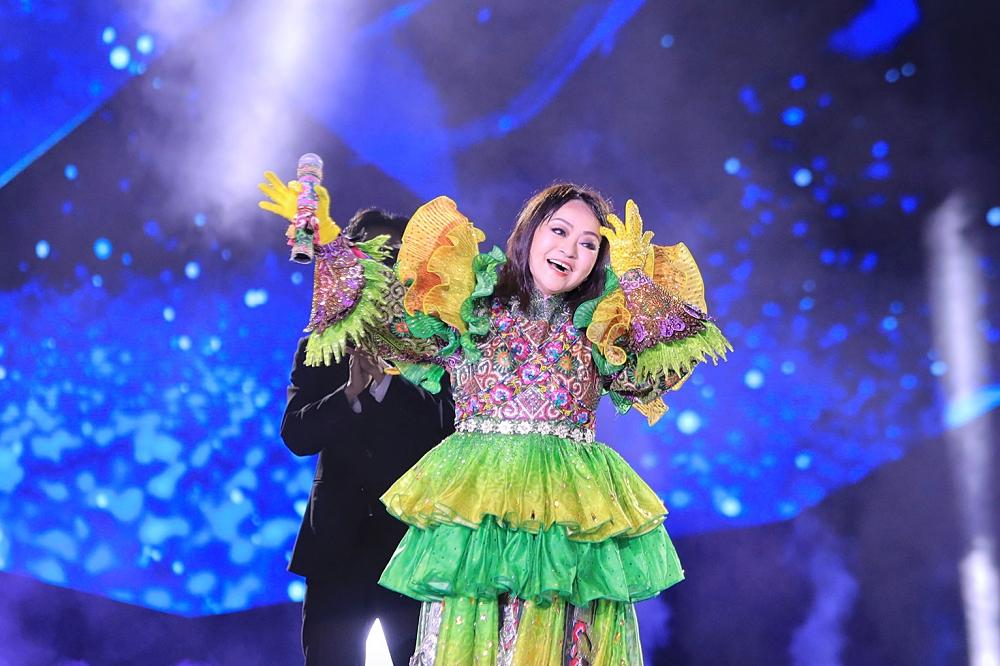 Cú Tây Bắc - danh ca Hương Lan - giã từ sân khấu-1