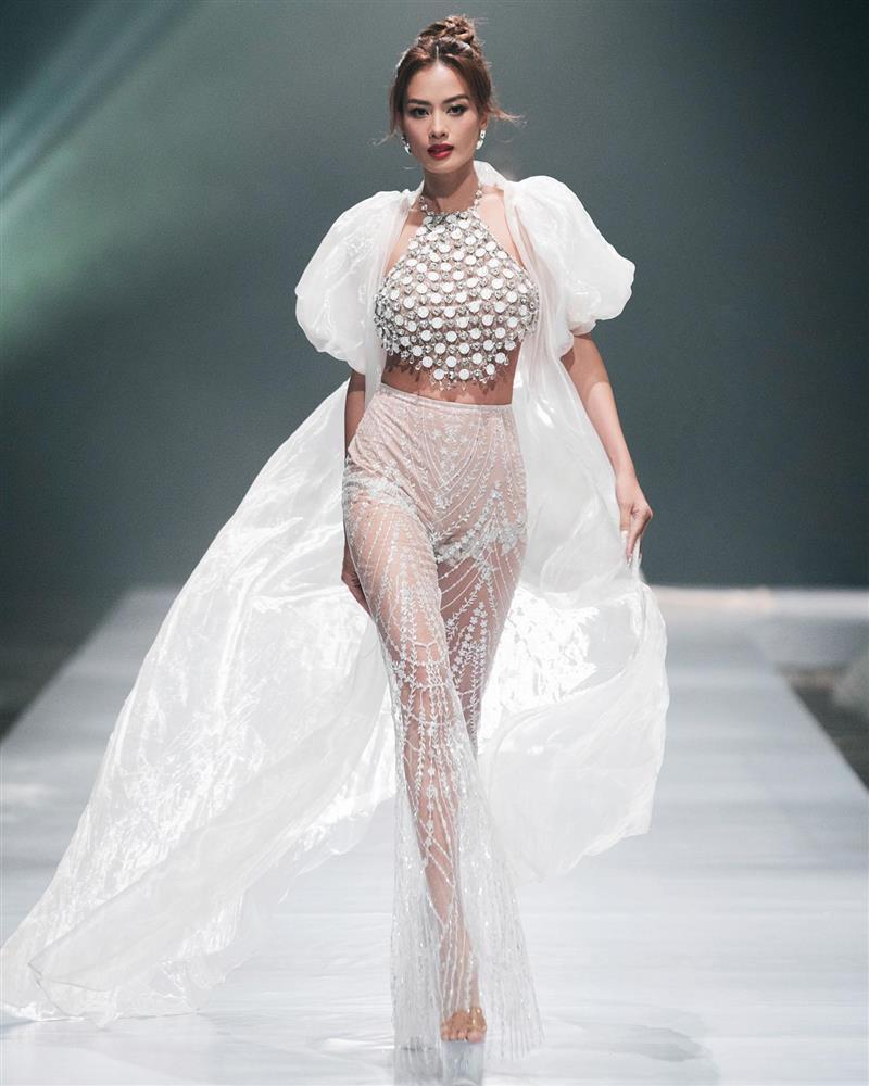 Siêu mẫu Như Vân nhận mưa lời khen với màn chỉ dạy catwalk cho Ngọc Hằng-8