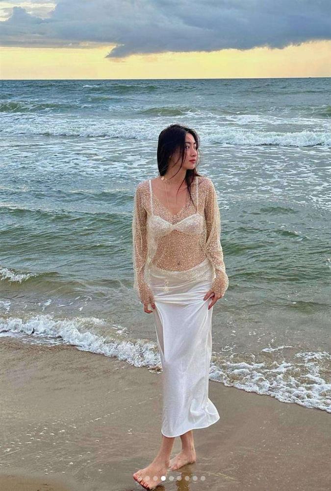 Mỹ nữ Cao Bằng quyến rũ nhất khi diện áo tí hon, váy trong suốt đẹp mà không phô-6