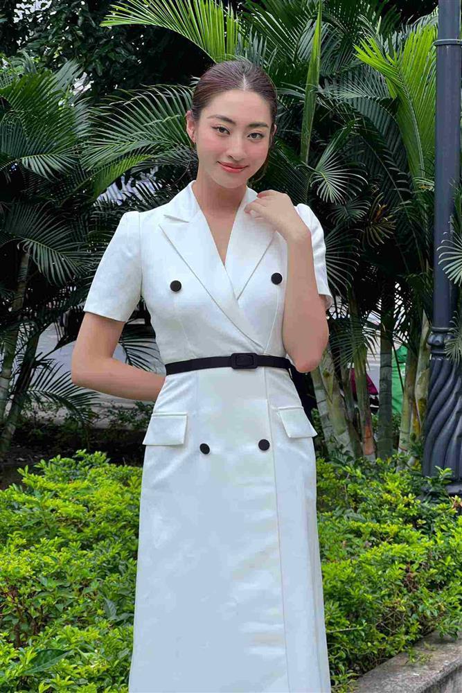 Mỹ nữ Cao Bằng quyến rũ nhất khi diện áo tí hon, váy trong suốt đẹp mà không phô-9