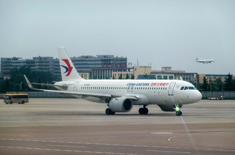 Hành khách hoảng loạn khi động cơ vỡ tung, máy bay rung bần bật giữa trời-1