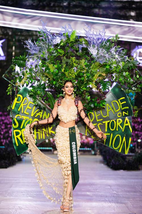 Bán kết Miss Earth 2023: Hoa hậu Lan Anh diễn bikini bốc lửa dù gặp chấn thương-2