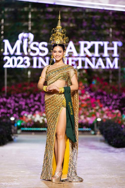 Bán kết Miss Earth 2023: Hoa hậu Lan Anh diễn bikini bốc lửa dù gặp chấn thương-3