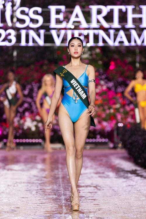 Bán kết Miss Earth 2023: Hoa hậu Lan Anh diễn bikini bốc lửa dù gặp chấn thương-9