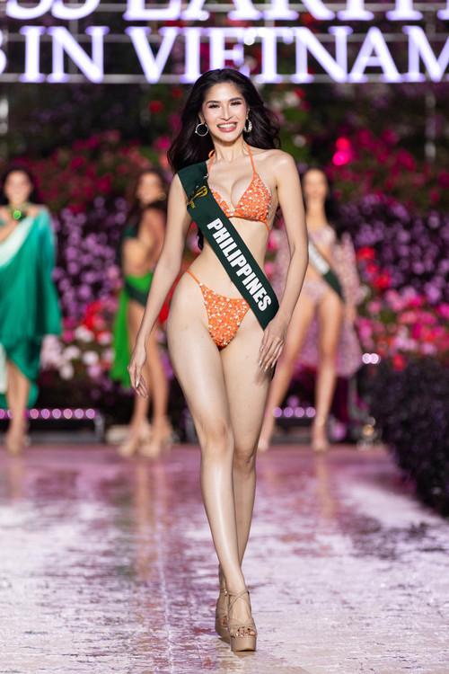 Bán kết Miss Earth 2023: Hoa hậu Lan Anh diễn bikini bốc lửa dù gặp chấn thương-12