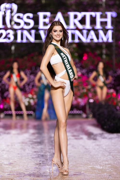 Bán kết Miss Earth 2023: Hoa hậu Lan Anh diễn bikini bốc lửa dù gặp chấn thương-10