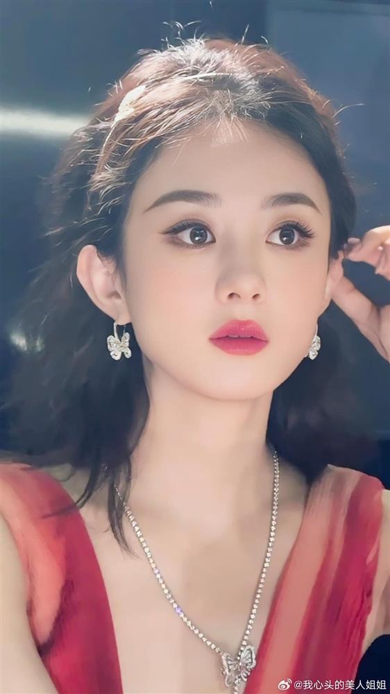 Loạt ảnh từ 9 năm trước của Triệu Lệ Dĩnh bất ngờ gây bão, nhan sắc ra sao mà khiến nhiều người rung động?-1