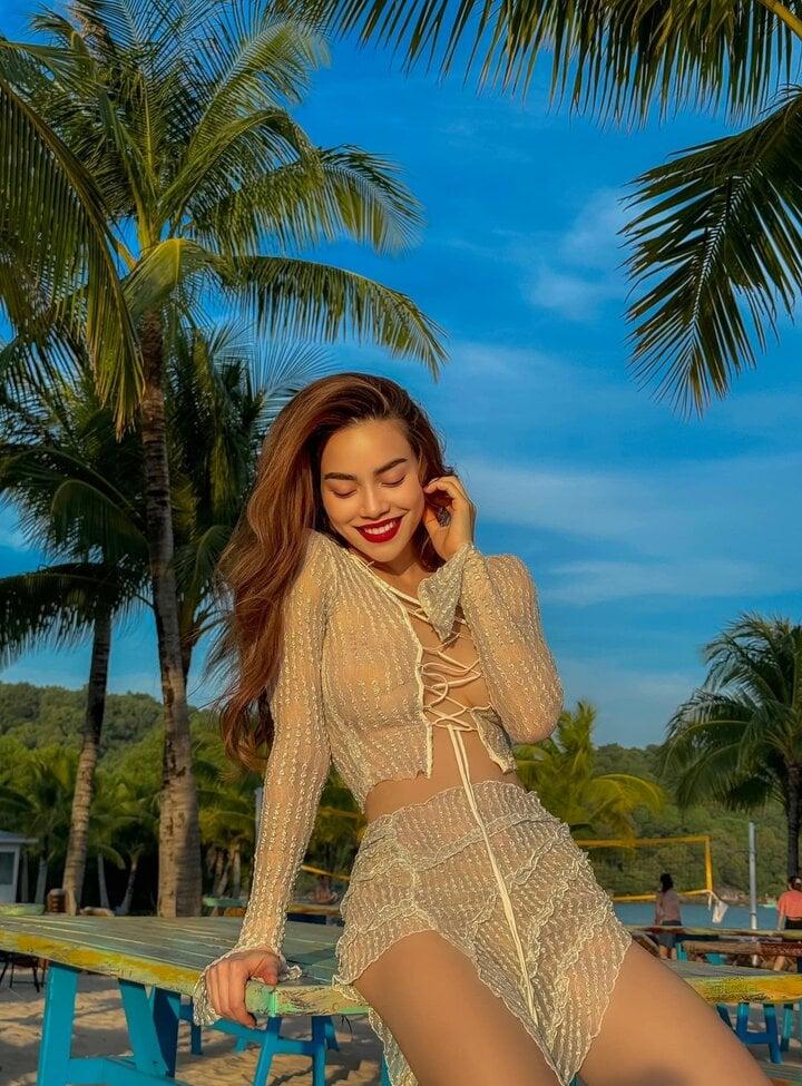 Hồ Ngọc Hà khoe vóc dáng gợi cảm trên bãi biển-3