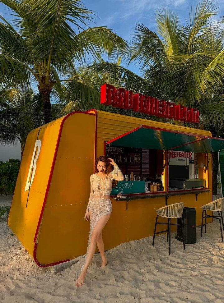 Hồ Ngọc Hà khoe vóc dáng gợi cảm trên bãi biển-4