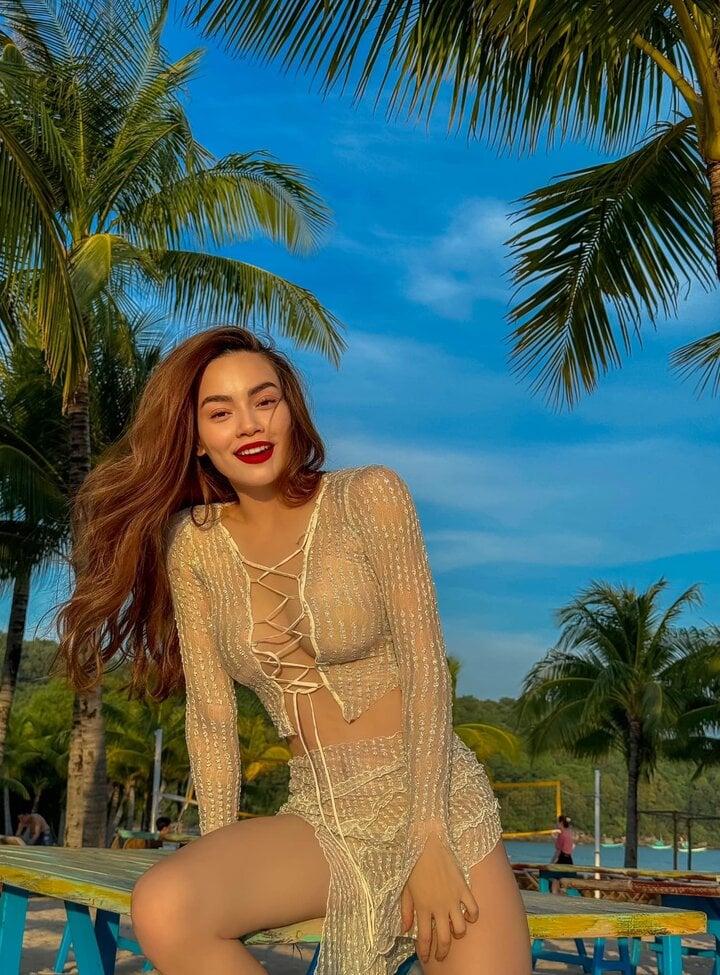 Hồ Ngọc Hà khoe vóc dáng gợi cảm trên bãi biển-5