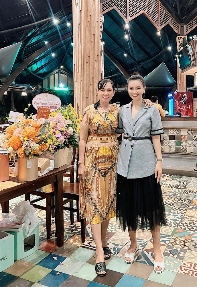 Thương mẹ vợ một mình, đại gia kim cương tự nguyện ở rể, tặng mẹ quà tiền tỷ-3