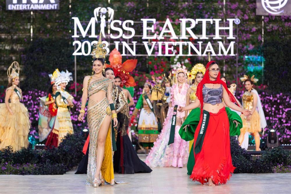 Bán kết Miss Earth 2023: Hoa hậu Lan Anh diễn bikini bốc lửa dù gặp chấn thương-5