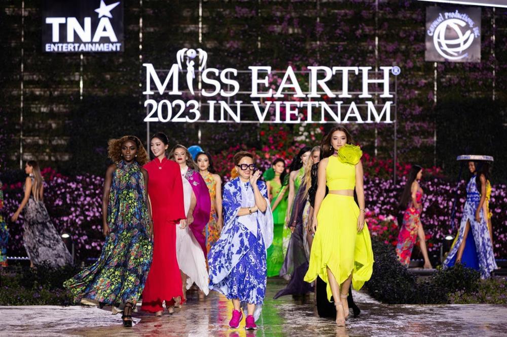 Bán kết Miss Earth 2023: Hoa hậu Lan Anh diễn bikini bốc lửa dù gặp chấn thương-13