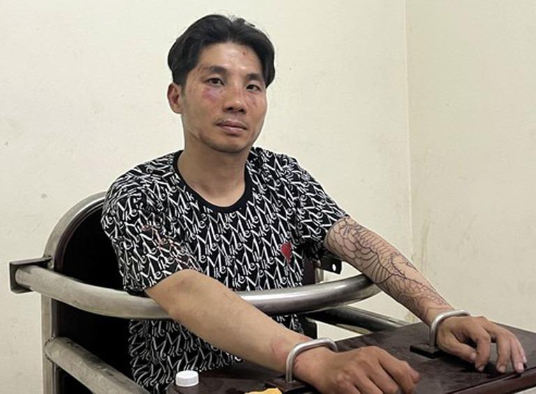 Tạm giữ hình sự thanh niên đâm trung tá công an để điều tra 2 tội danh-1