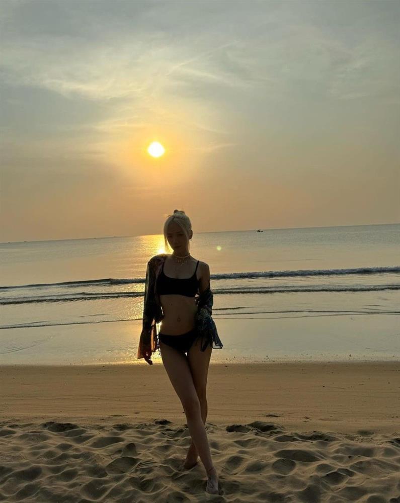 Phương Ly hiếm hoi khoe ảnh áo tắm, U40 gây ngỡ ngàng với đường cong như vẽ-1