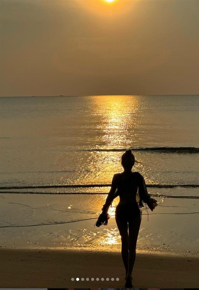 Phương Ly hiếm hoi khoe ảnh áo tắm, U40 gây ngỡ ngàng với đường cong như vẽ-2