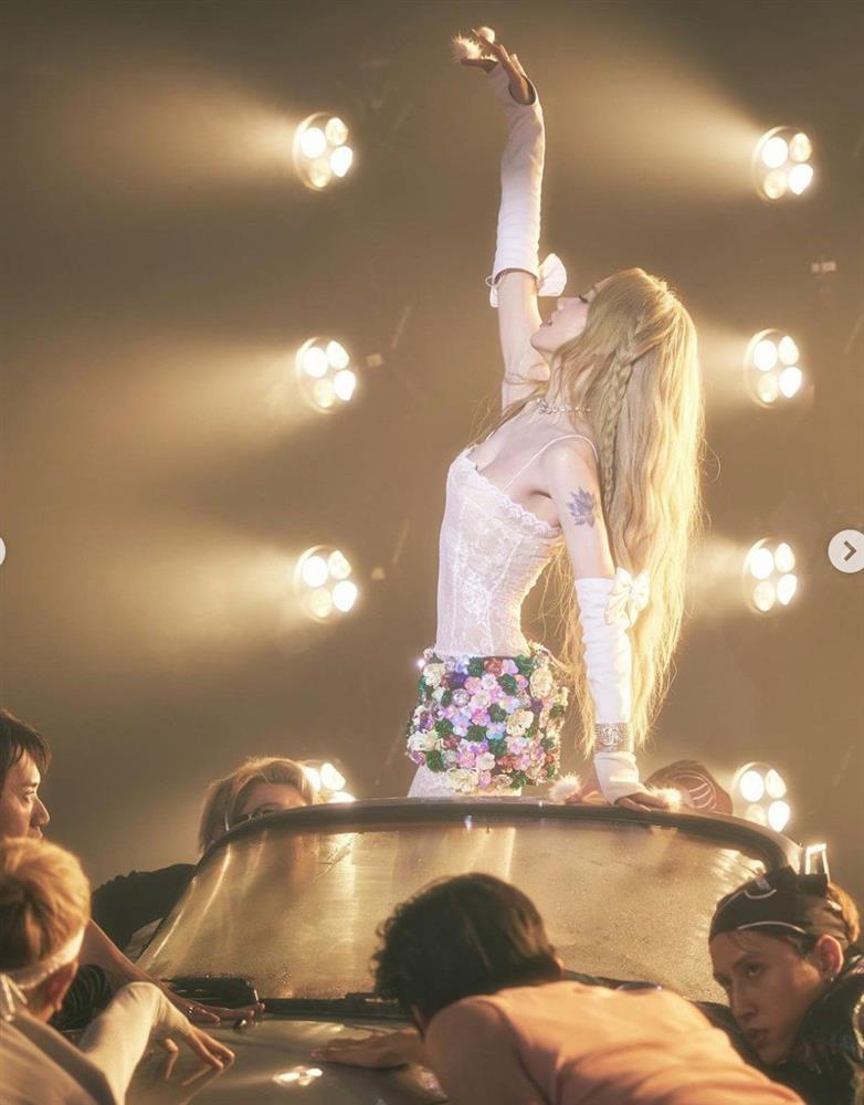 Phương Ly hiếm hoi khoe ảnh áo tắm, U40 gây ngỡ ngàng với đường cong như vẽ-8