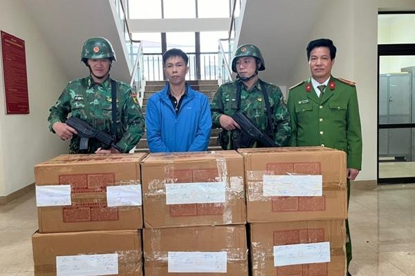 Nhóm thanh niên cầm hung khí chặn xe tải trên quốc lộ-1