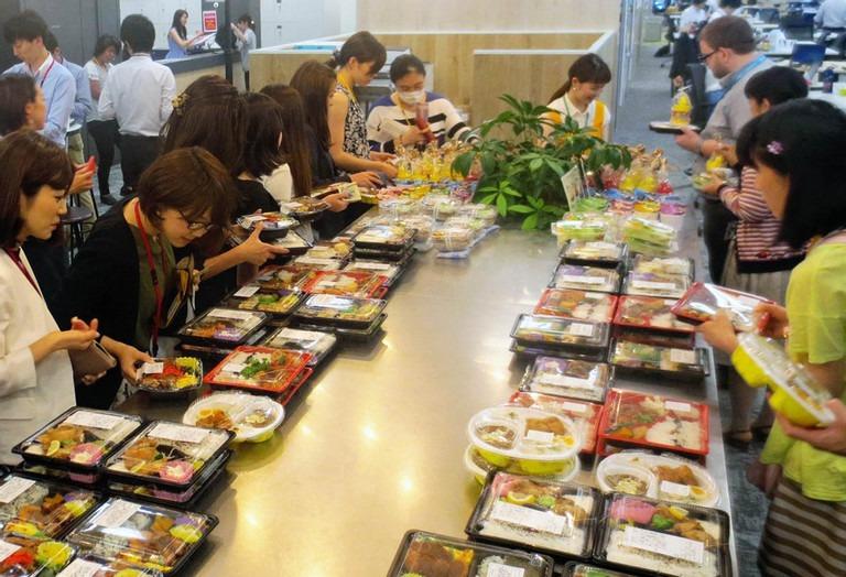 Người Nhật thưởng tiền để nhân viên lên văn phòng, đi ăn trưa cùng đồng nghiệp-2