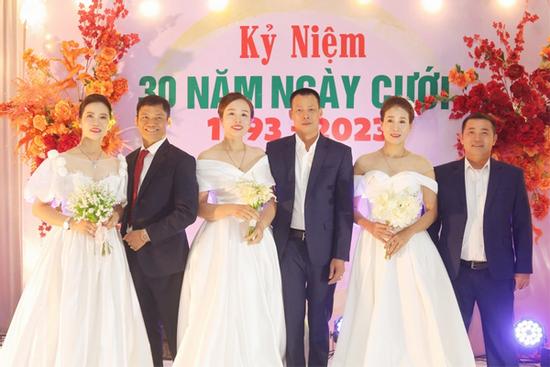 Cùng lấy chồng năm 1993, 30 năm sau 3 cô bạn cùng kỷ niệm ngày đặc biệt