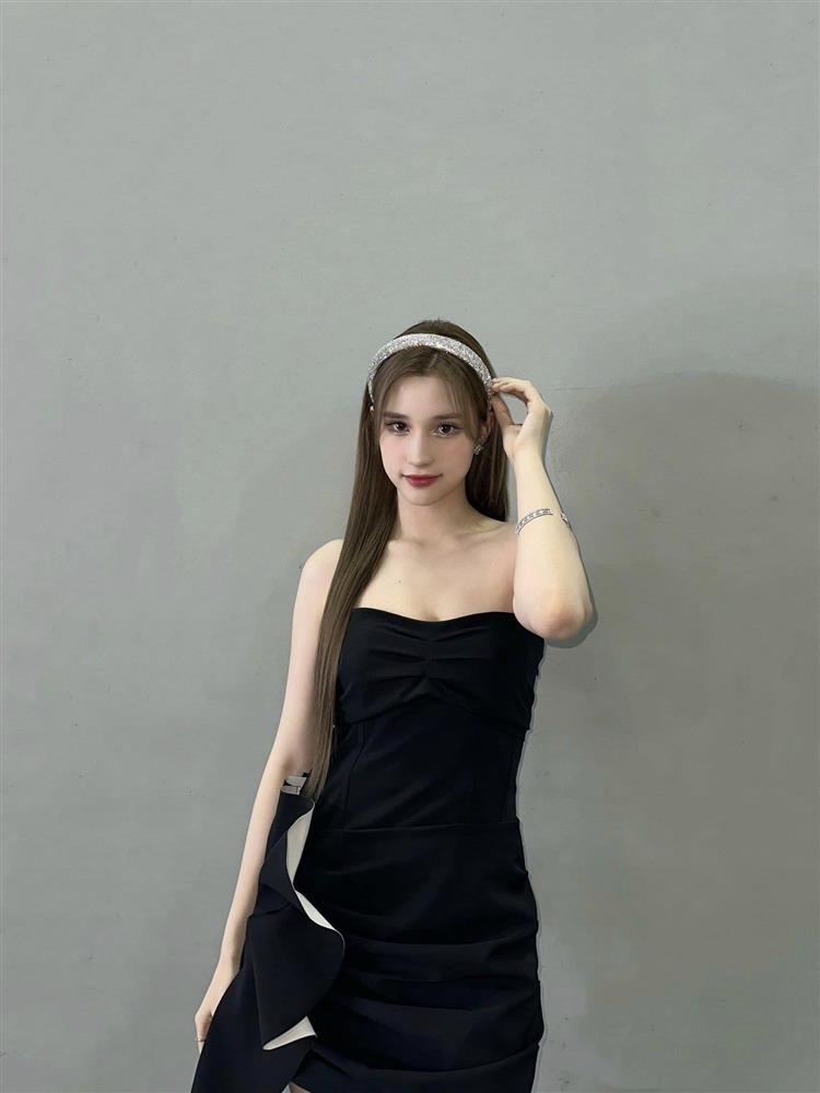 Bông hồng lai 2 dòng máu tròn 19 tuổi gây sốt MXH với nhan sắc tựa búp bê sống-2