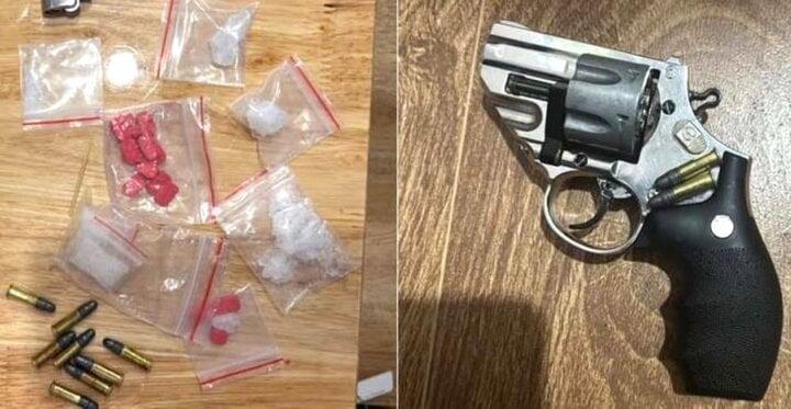Bắt thanh niên mang súng đi buôn bán ma túy-2