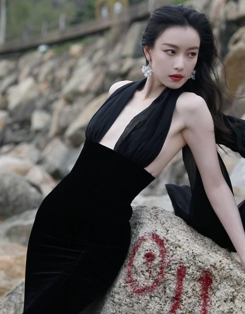 Địch Lệ Nhiệt Ba trông già hơn tuổi thật-12