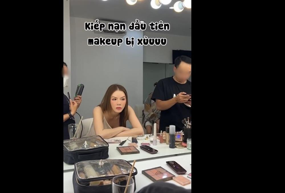 Nhà có xế xịn 40 tỷ đồng vẫn phải đi taxi đến sự kiện, Lý Nhã Kỳ còn gặp sự cố khó đỡ-4