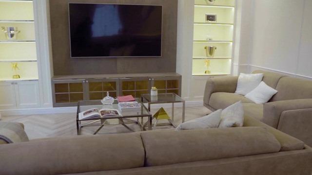 Khoe nhà lộng lẫy trước Noel, không ai qua được 2 mỹ nhân với màn flex đã mắt-4