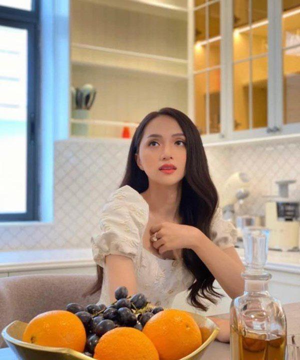 Khoe nhà lộng lẫy trước Noel, không ai qua được 2 mỹ nhân với màn flex đã mắt-6