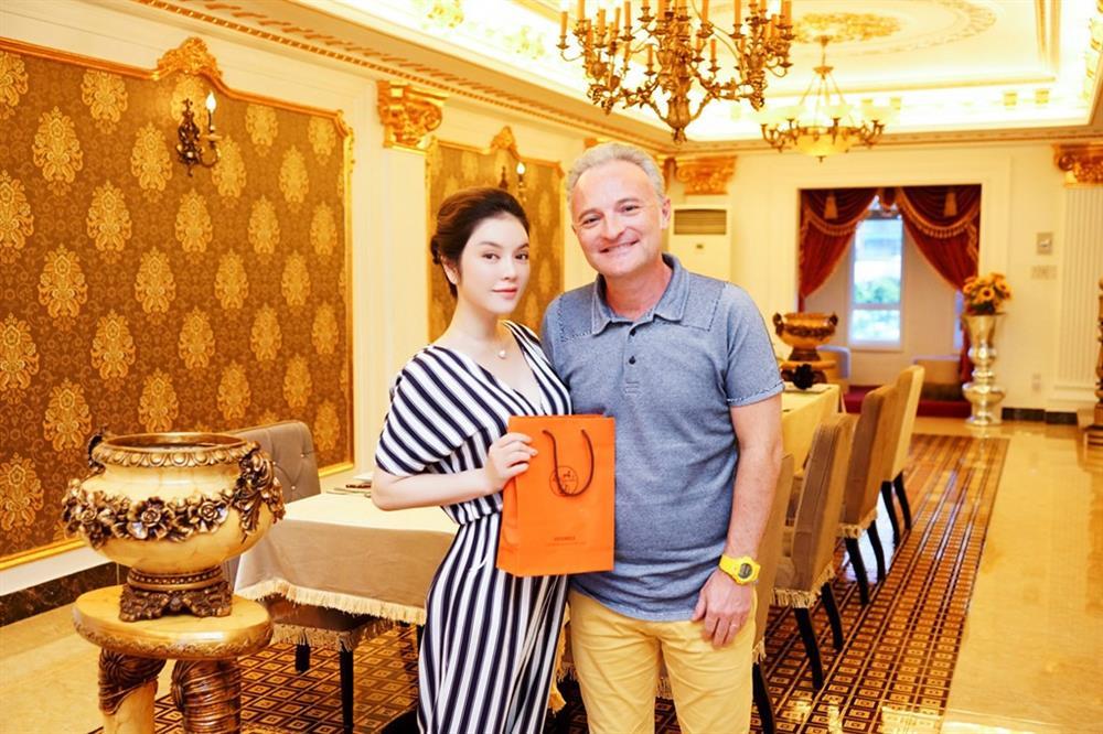 Khoe nhà lộng lẫy trước Noel, không ai qua được 2 mỹ nhân với màn flex đã mắt-26