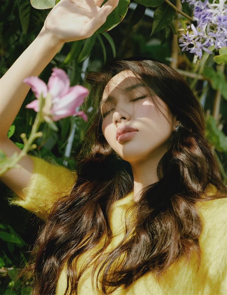 4 layout đậm chất thời trang khoe nét đẹp đường phố Sài Gòn của Thùy Tiên-6