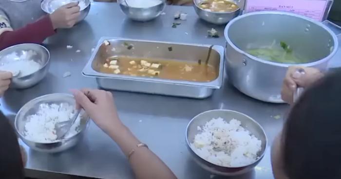 Bữa ăn bán trú 2 gói mì tôm chan cơm cho 11 học sinh là có thật: Tình trạng thiếu đồ ăn thường xuyên xảy ra, học sinh xuống bếp nhặt rau bị thối-2