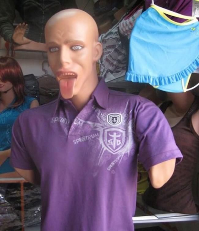 Ma nơ canh khiến khách hàng thót tim-1