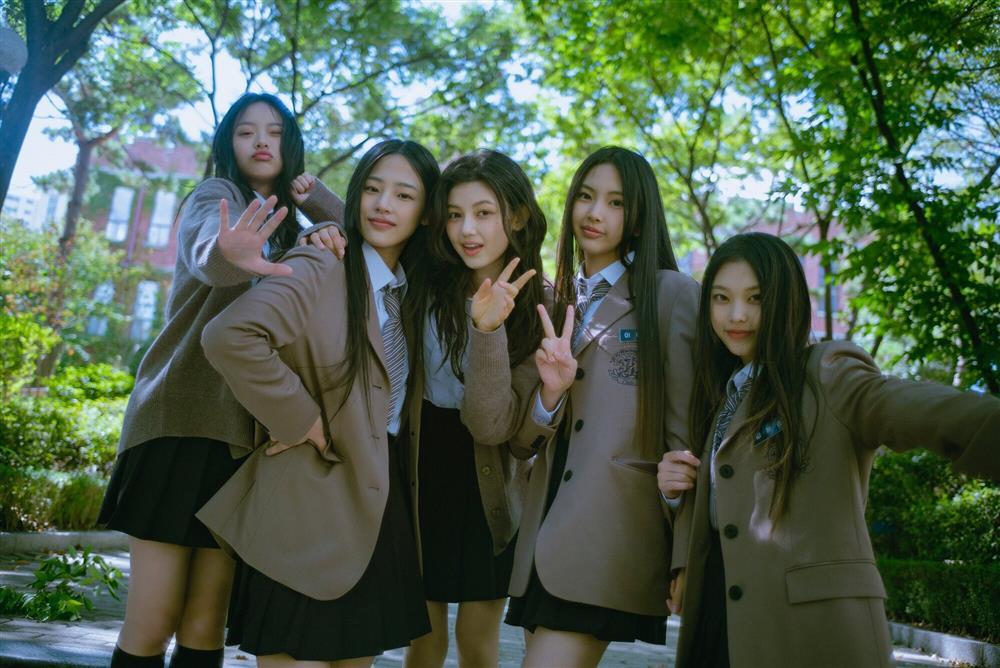 Nhóm nhạc của Jang Wonyoung sao chép NewJeans?-2