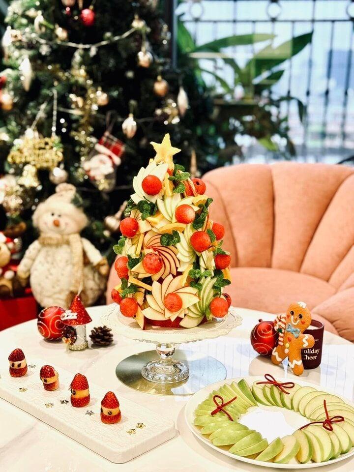 Dân mạng đua nhau làm cây thông Noel từ trái cây, muôn kiểu đẹp lạ-1
