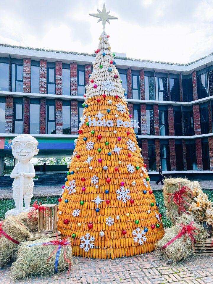 Dân mạng đua nhau làm cây thông Noel từ trái cây, muôn kiểu đẹp lạ-15