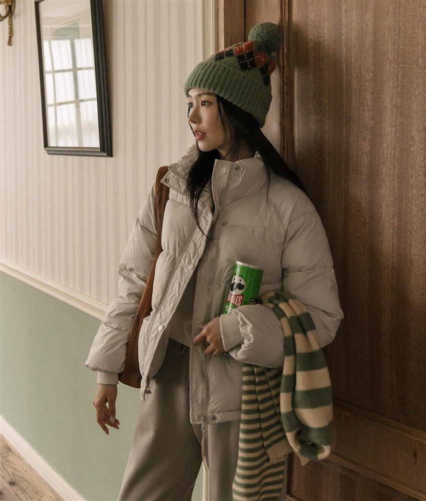 Truy tìm 2 kiểu áo phao hack chiều cao, tôn eo thon dáng chuẩn cho chị em trong những ngày rét mướt-2