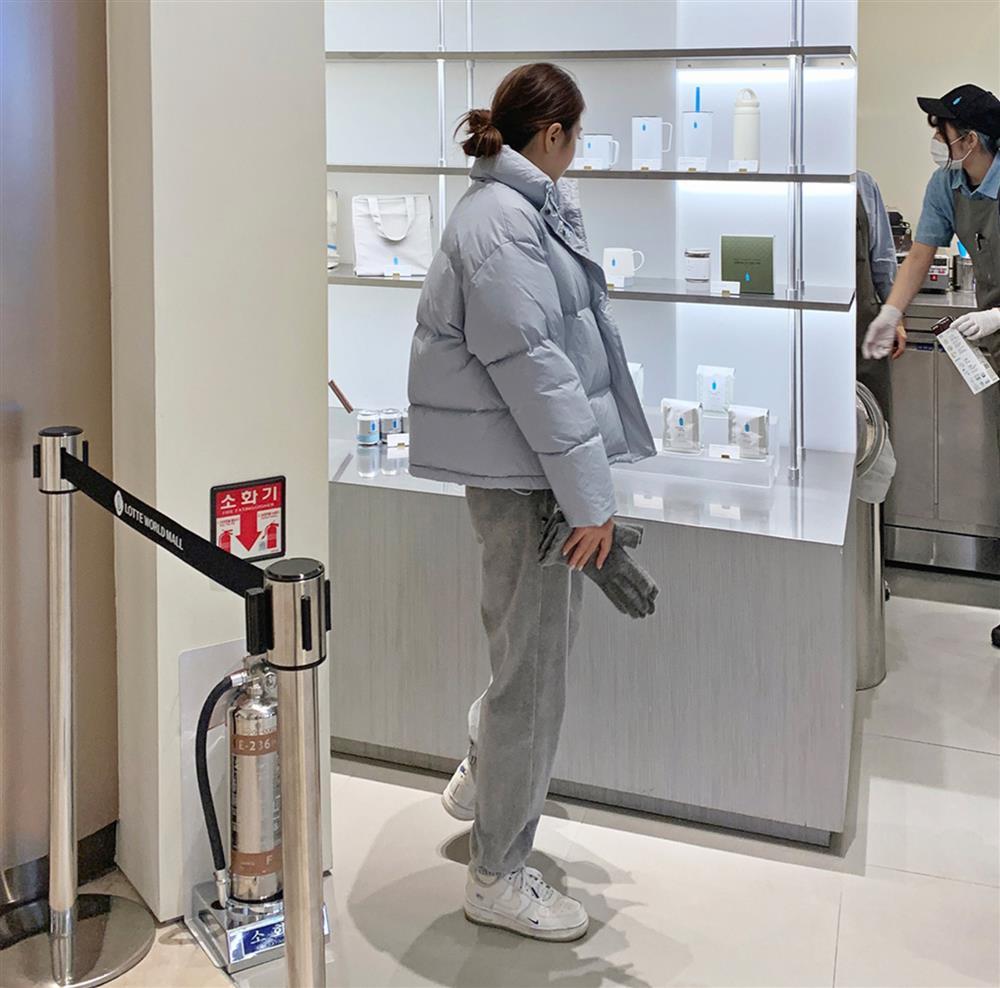 Truy tìm 2 kiểu áo phao hack chiều cao, tôn eo thon dáng chuẩn cho chị em trong những ngày rét mướt-4