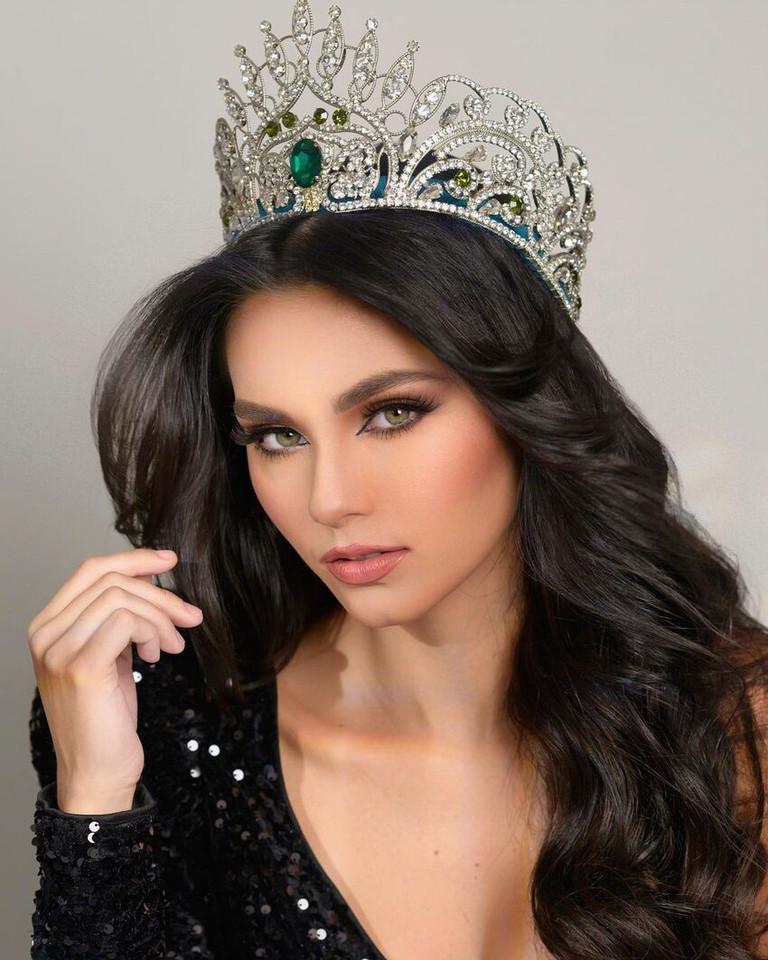 Mắt xanh biếc, vóc dáng quyến rũ mê đắm của Miss Earth Puerto Rico-1