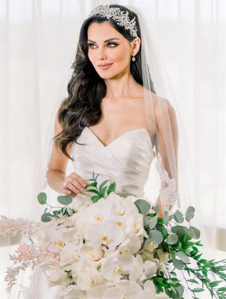 Mắt xanh biếc, vóc dáng quyến rũ mê đắm của Miss Earth Puerto Rico-12