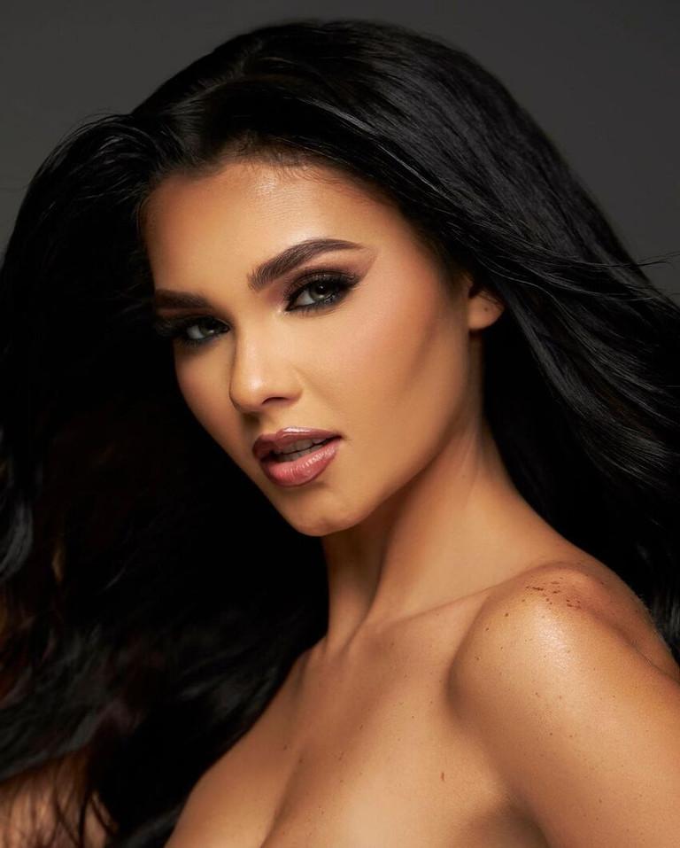 Mắt xanh biếc, vóc dáng quyến rũ mê đắm của Miss Earth Puerto Rico-4