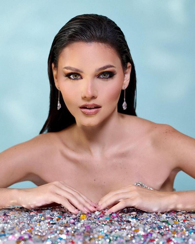 Mắt xanh biếc, vóc dáng quyến rũ mê đắm của Miss Earth Puerto Rico-9