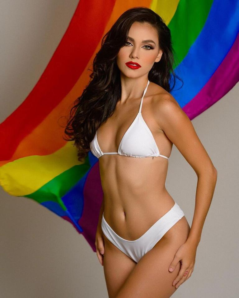 Mắt xanh biếc, vóc dáng quyến rũ mê đắm của Miss Earth Puerto Rico-10