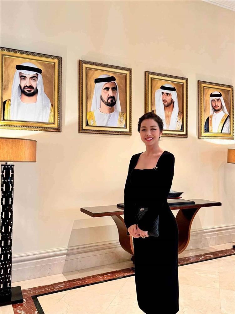 Jennifer Phạm U40 diện đầm khoe thềm ngực, phối phụ kiện tiền tỉ đẳng cấp phu nhân-4