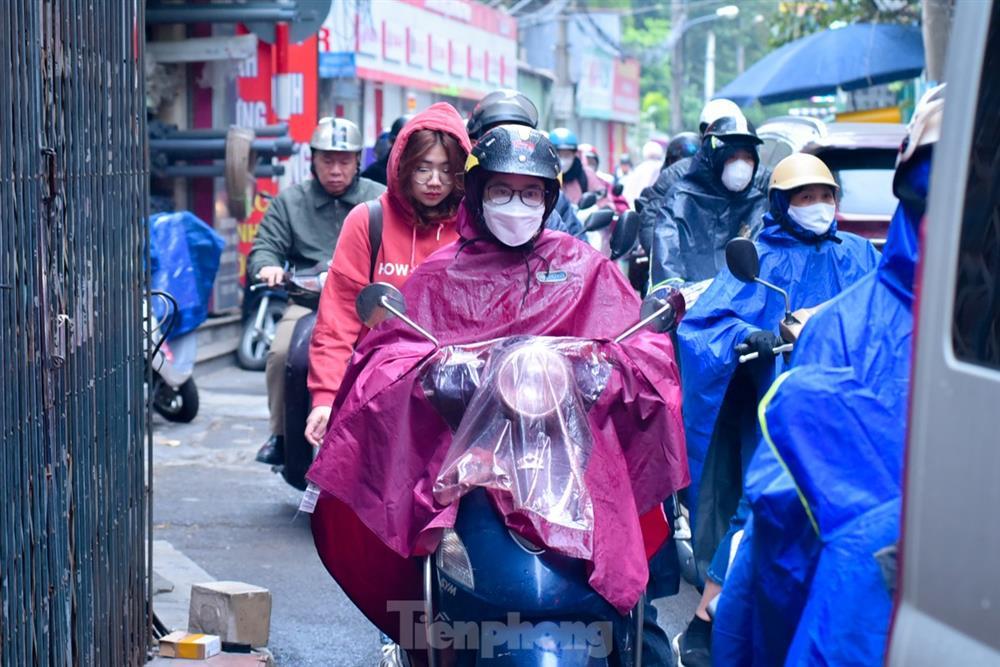 Rét thấu xương, người Hà Nội co ro trên đường-4