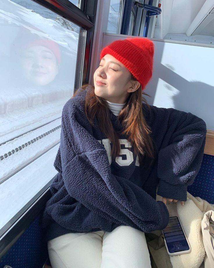 Ngoài áo len cổ cao còn có 4 kiểu áo khác giữ ấm cực tốt-4